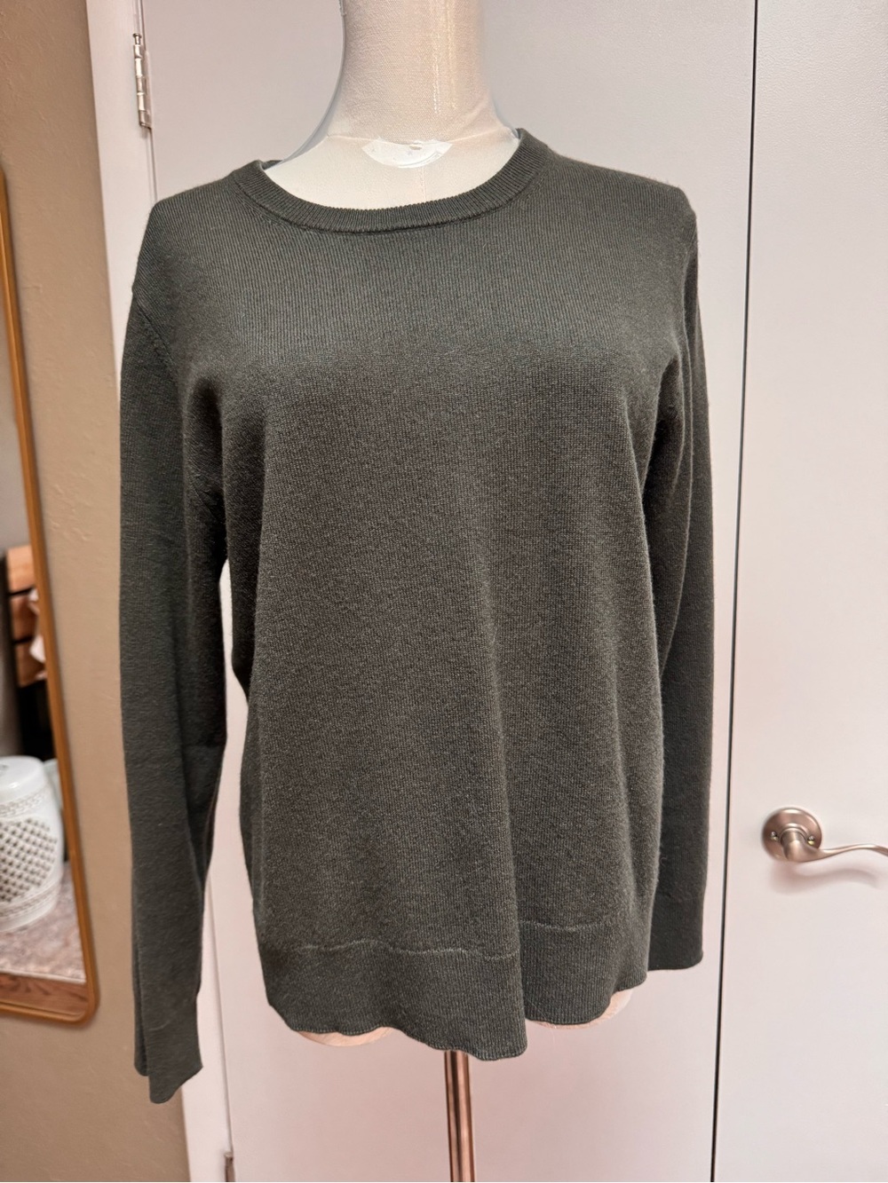 Quince Mongolian Cashmere Crewneck Sweater